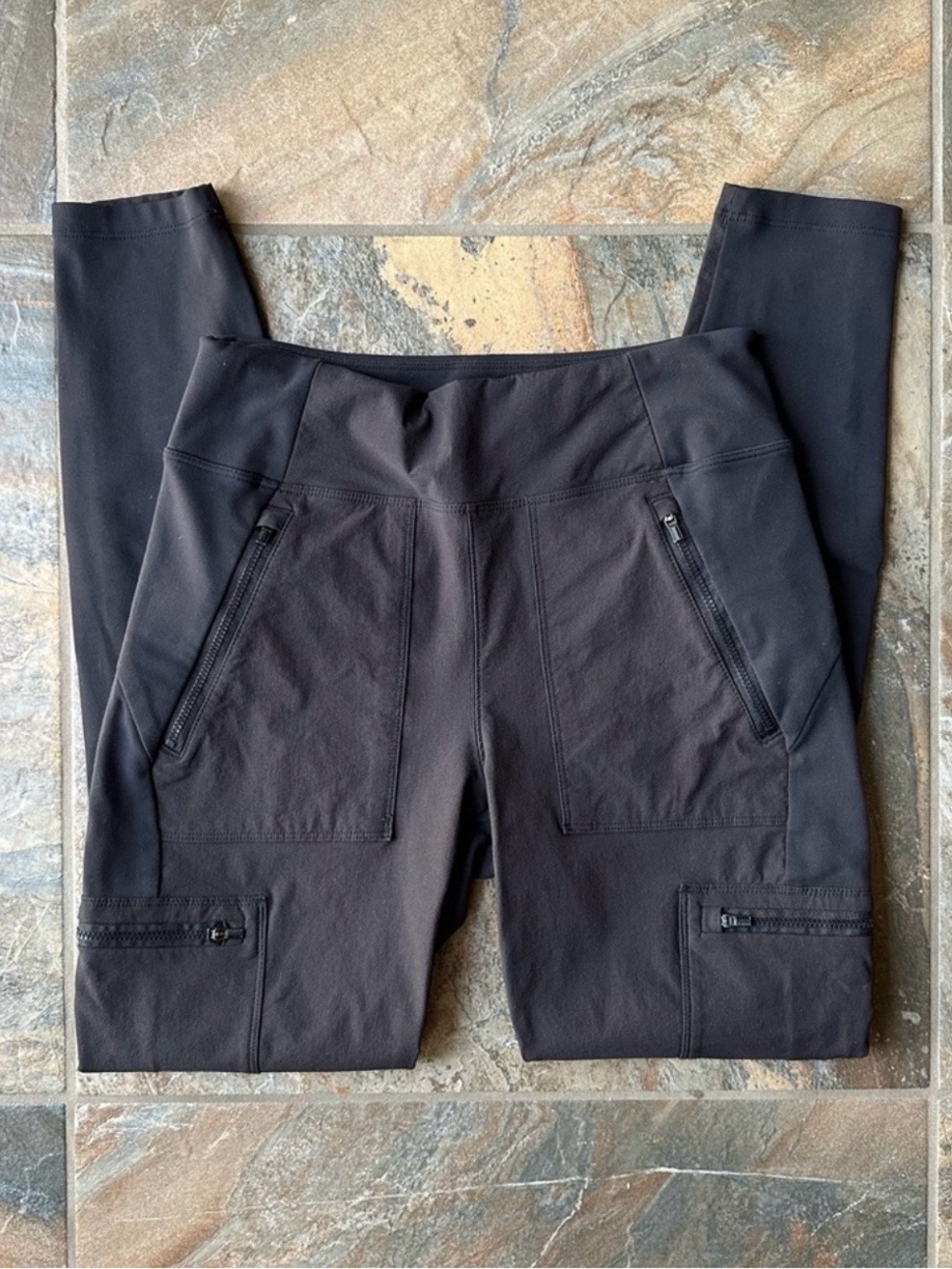 Athleta Headlands Hybrid Mid Rise Tight Women’s Size 4 Black